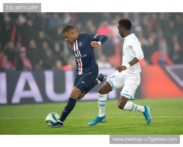 巴黎圣日耳曼逆转战胜马赛锁定榜首 法甲争冠形势愈发紧张